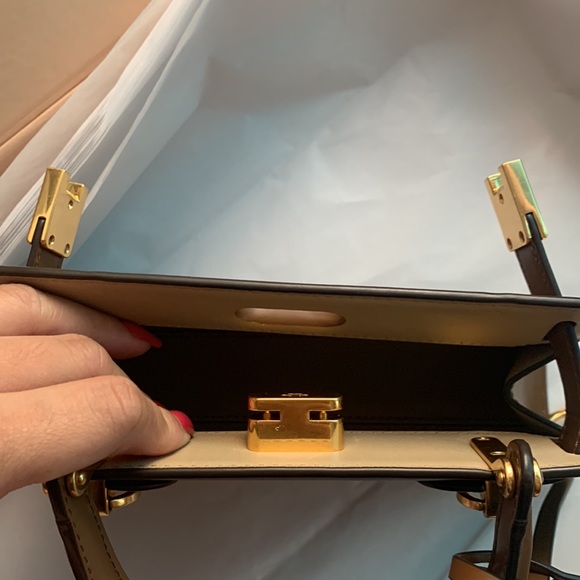 Sold💝💝Authentic Tory Burch Lee Radziwill Petite Bag🤎 - Picture 12 of 16